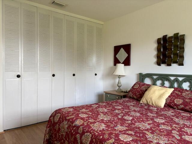 CRESTHAVEN VILLAS NO 17 COND DECL IN - Residential