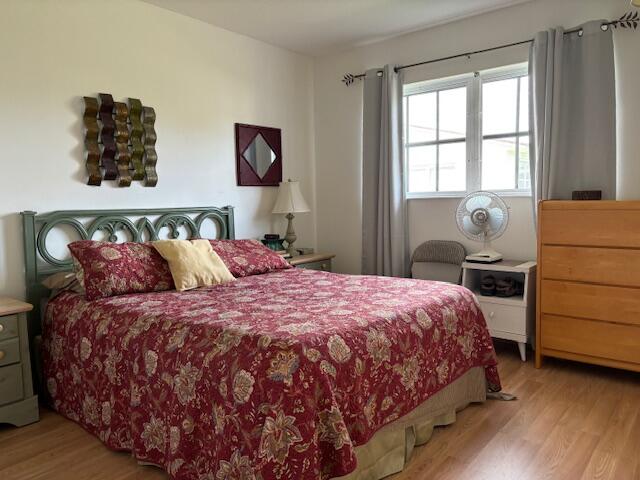 CRESTHAVEN VILLAS NO 17 COND DECL IN - Residential