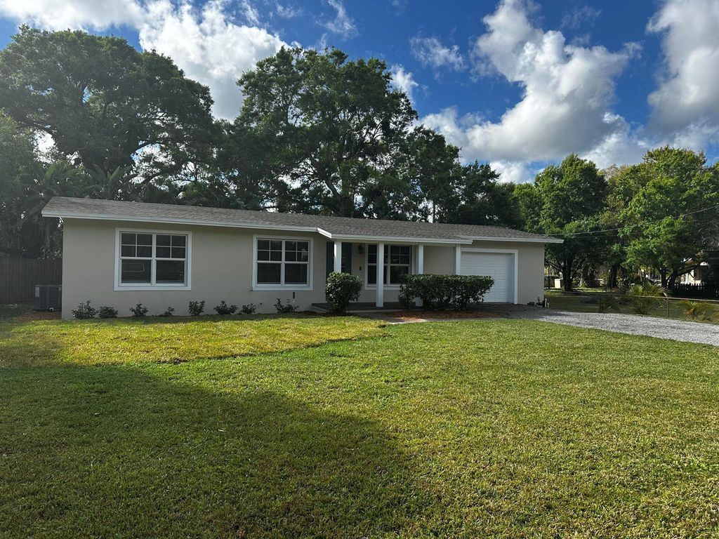Photo of 805 Ulrich Road, Fort Pierce, FL 34982 (MLS # R11063015)