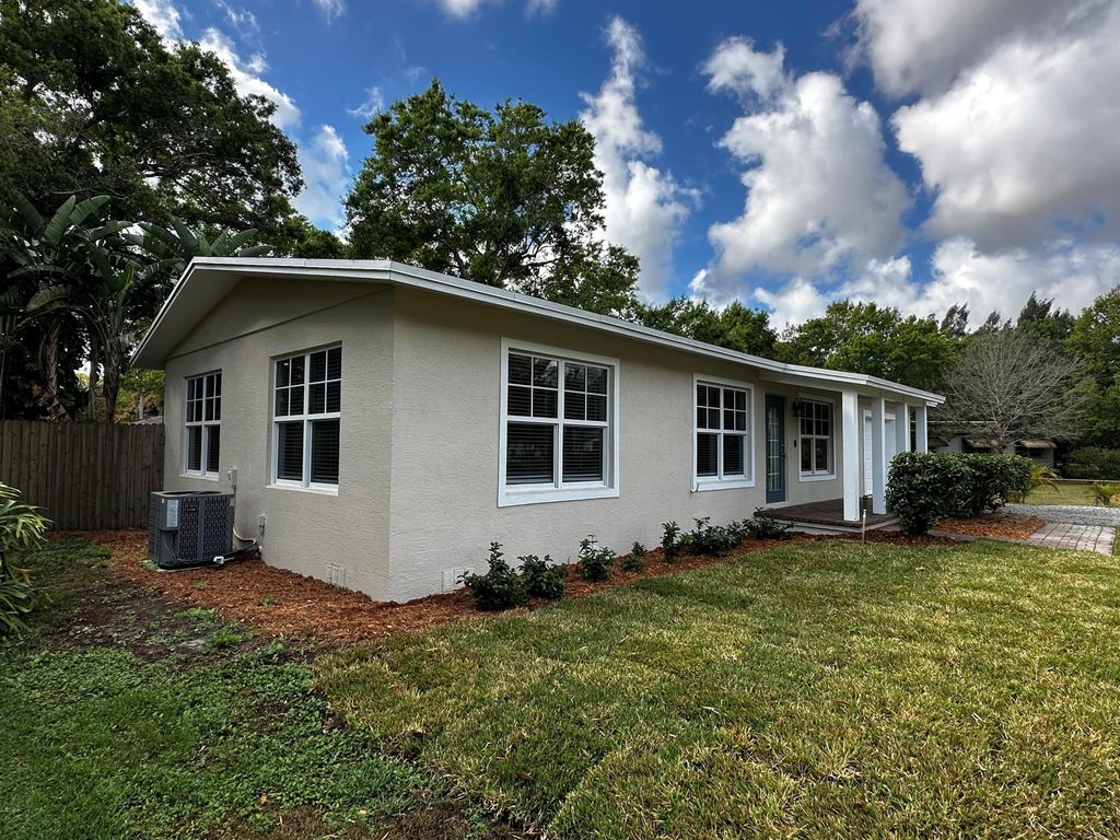 Photo of 805 Ulrich Road, Fort Pierce, FL 34982 (MLS # R11063015)