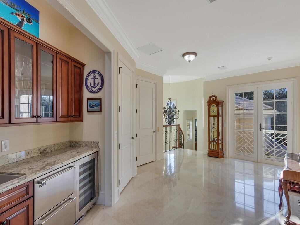 CARLTON VERO BEACH - Residential