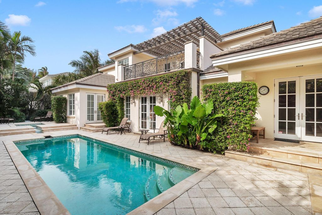 Photo of 220 Esplanade Way, Palm Beach, FL 33480 (MLS # R10939010)