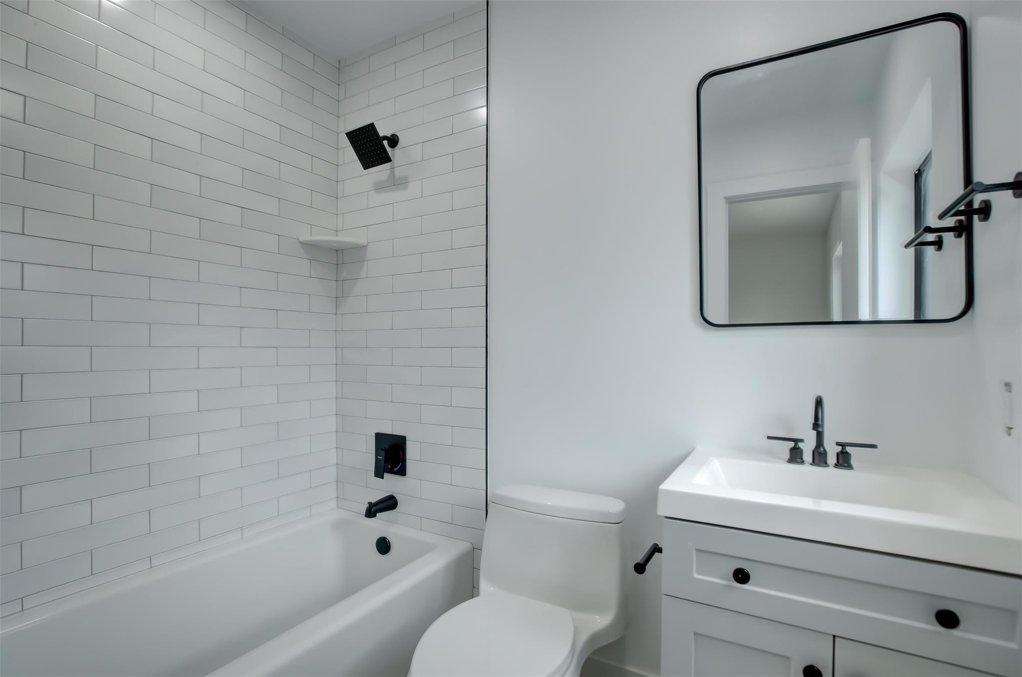 IMPERIAL POINT 3RD SEC - Residential Lease