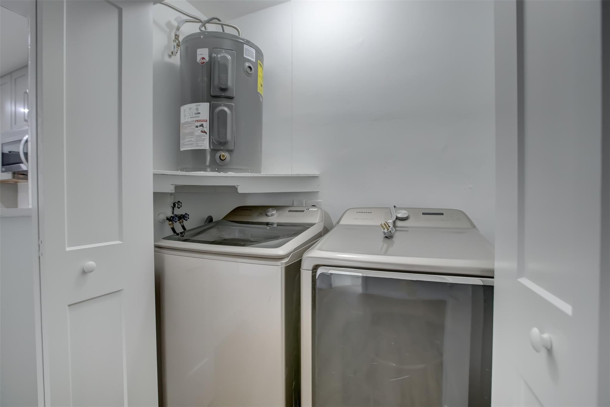 IMPERIAL POINT 3RD SEC - Residential Lease