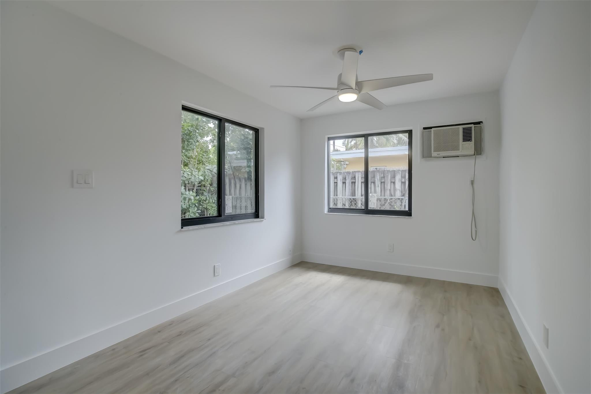 IMPERIAL POINT 3RD SEC - Residential Lease