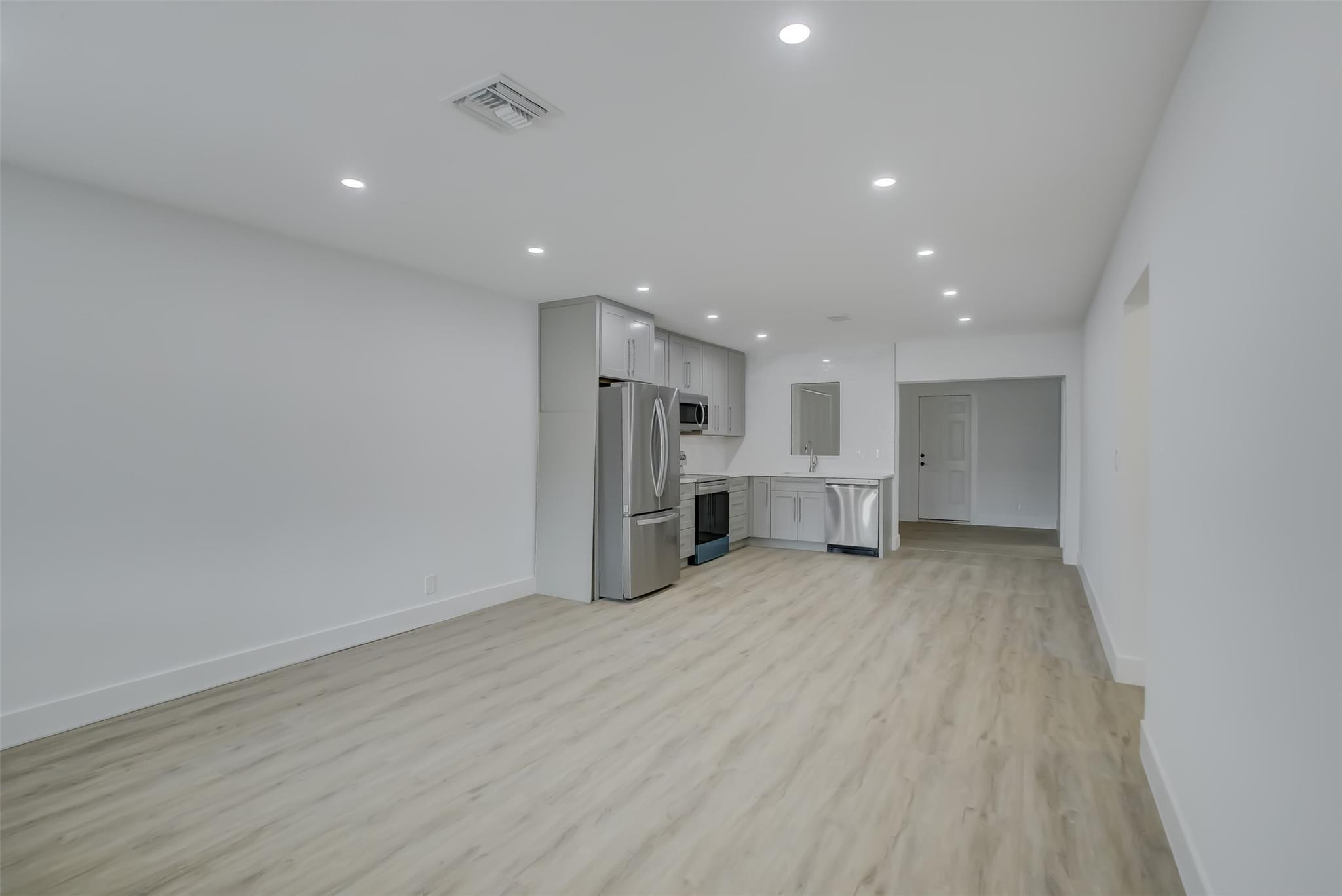 IMPERIAL POINT 3RD SEC - Residential Lease