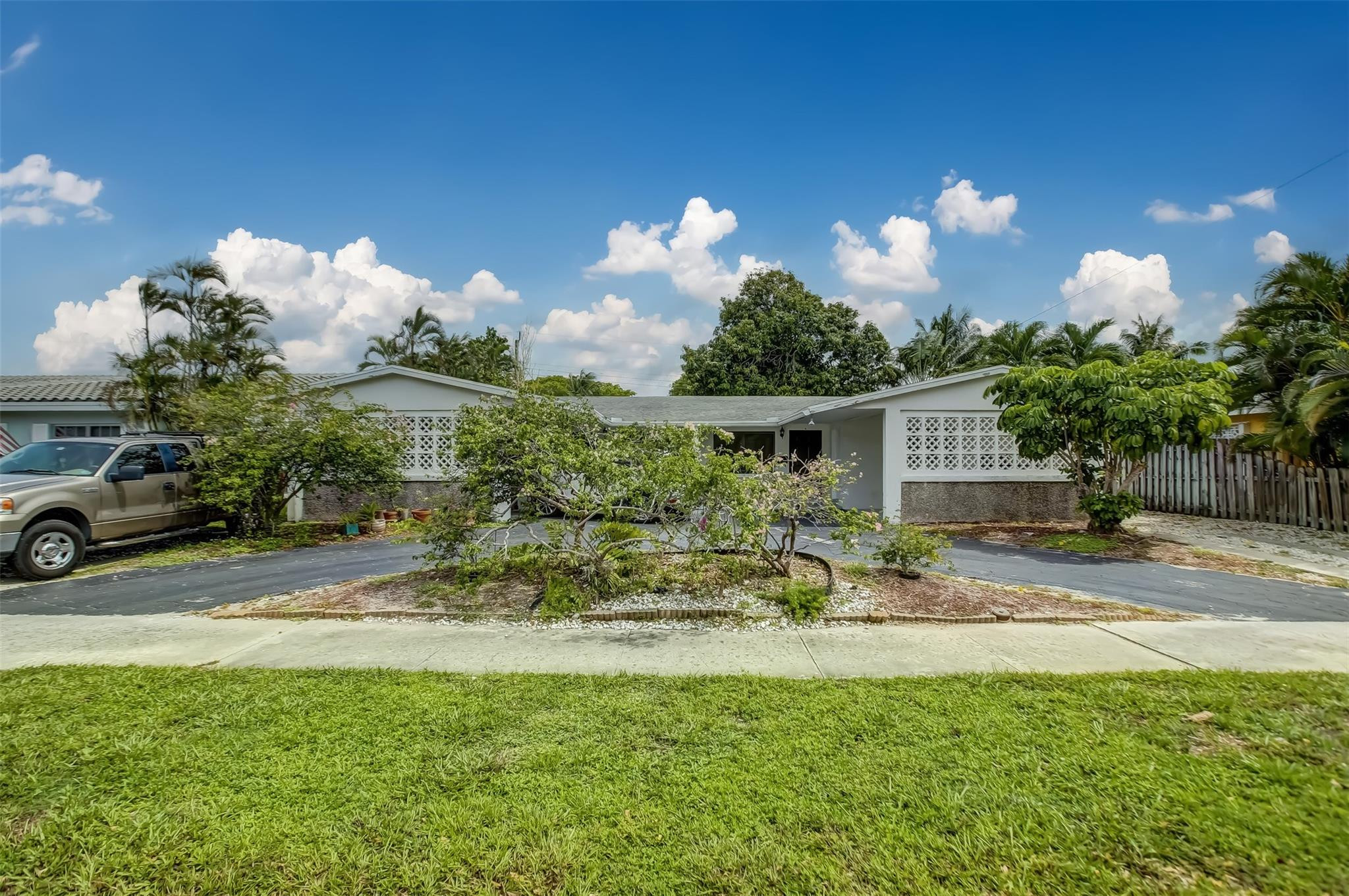 IMPERIAL POINT 3RD SEC - Residential Lease
