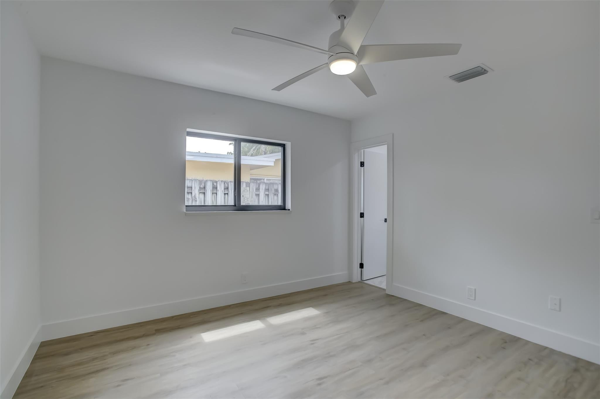 IMPERIAL POINT 3RD SEC - Residential Lease