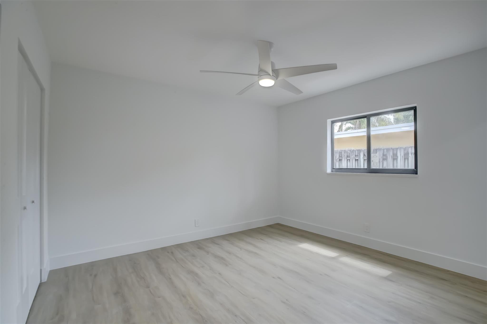 IMPERIAL POINT 3RD SEC - Residential Lease
