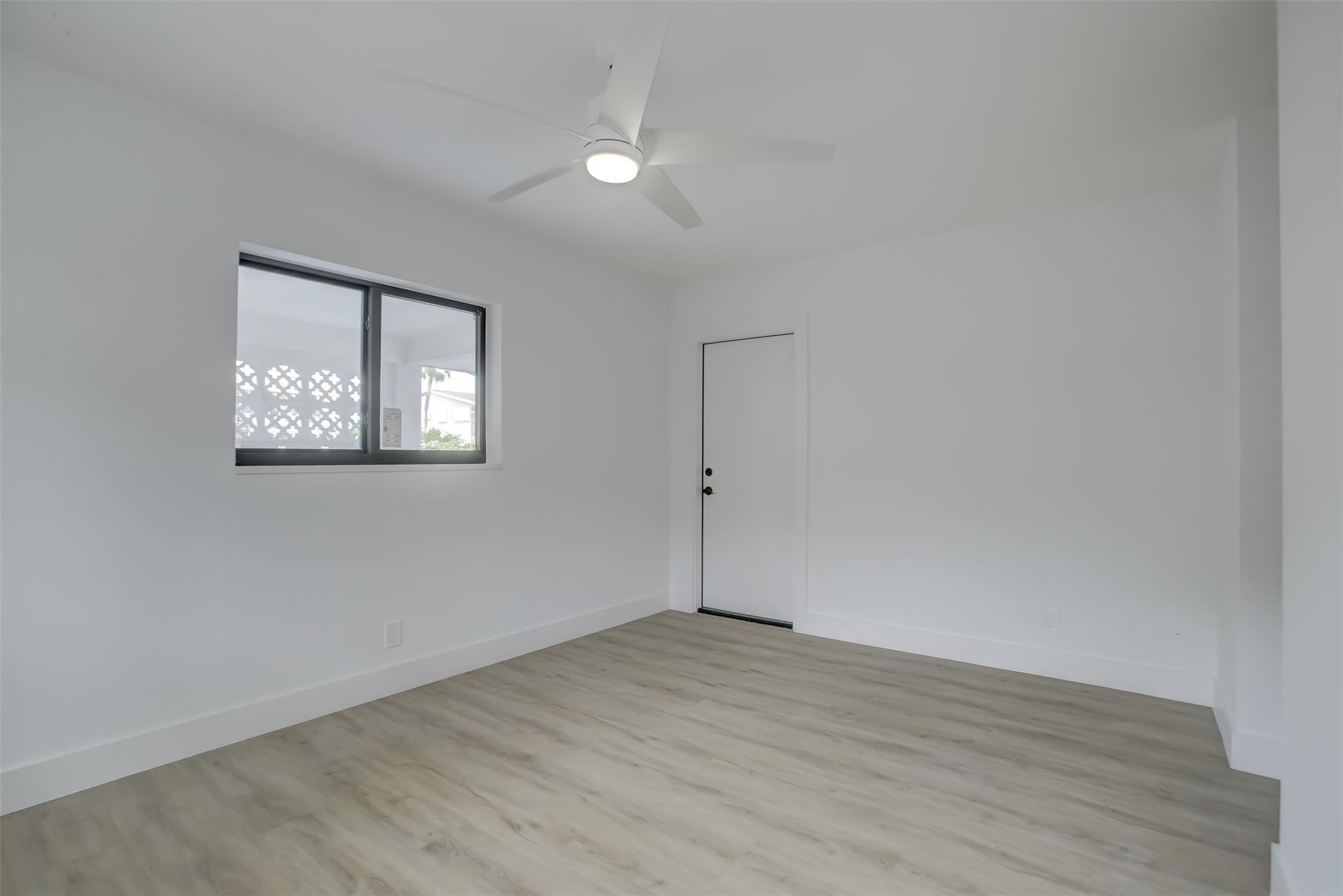 IMPERIAL POINT 3RD SEC - Residential Lease