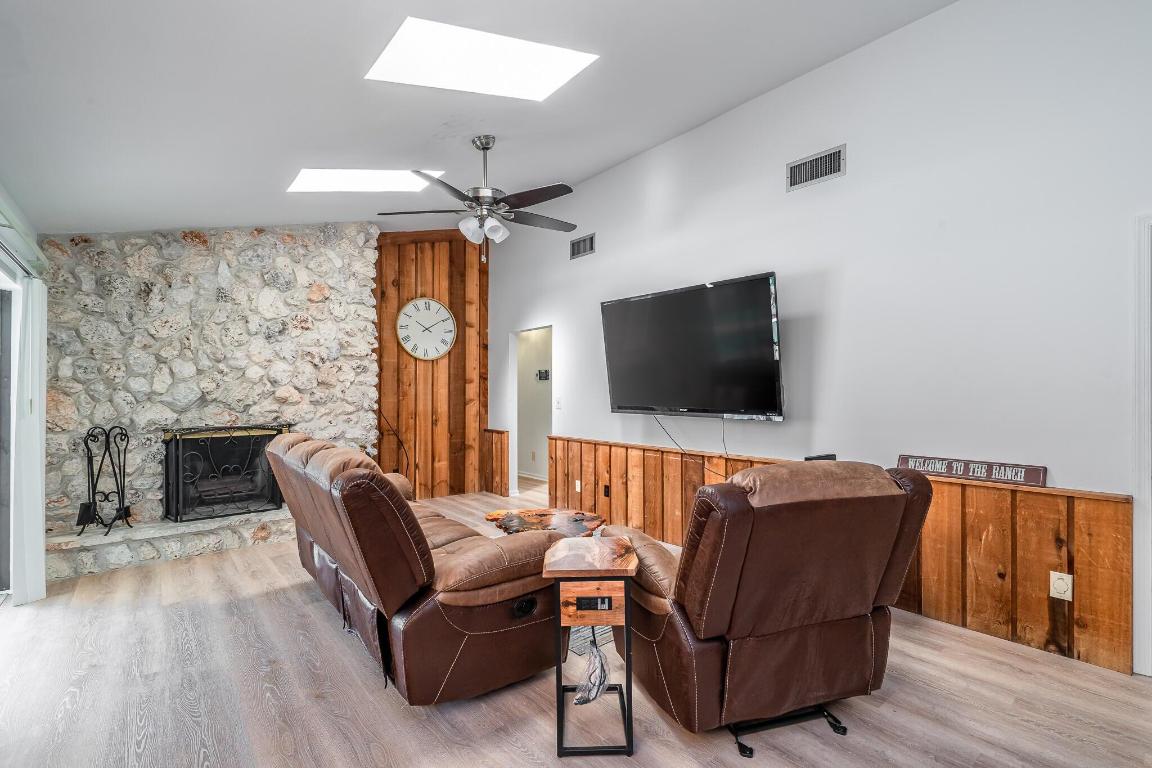 SOUTH SHORE 1 OF WELLINGTON - Residential Lease