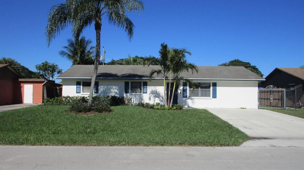 Photo of 4409 Applecrest Drive, Palm Beach Gardens, FL 33410 (MLS # R10761611)