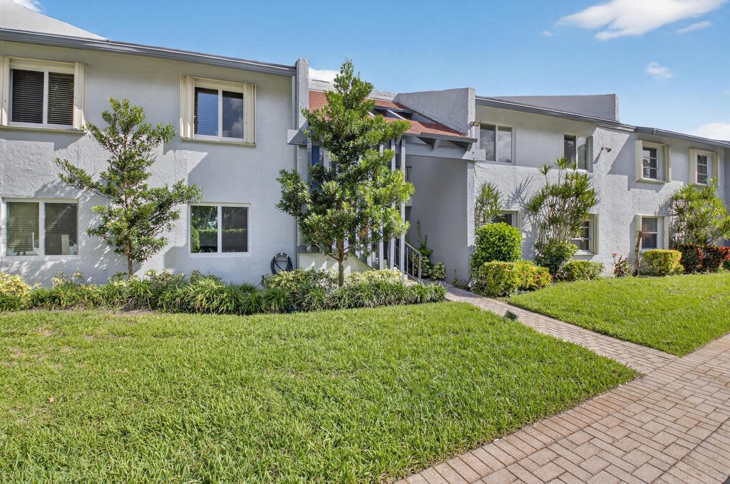 Photo of 6525 S Oriole Boulevard #2060, Delray Beach, FL 33446 (MLS # R11133482)