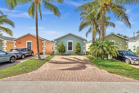 3113 Shelby Way Palm Springs FL 33461