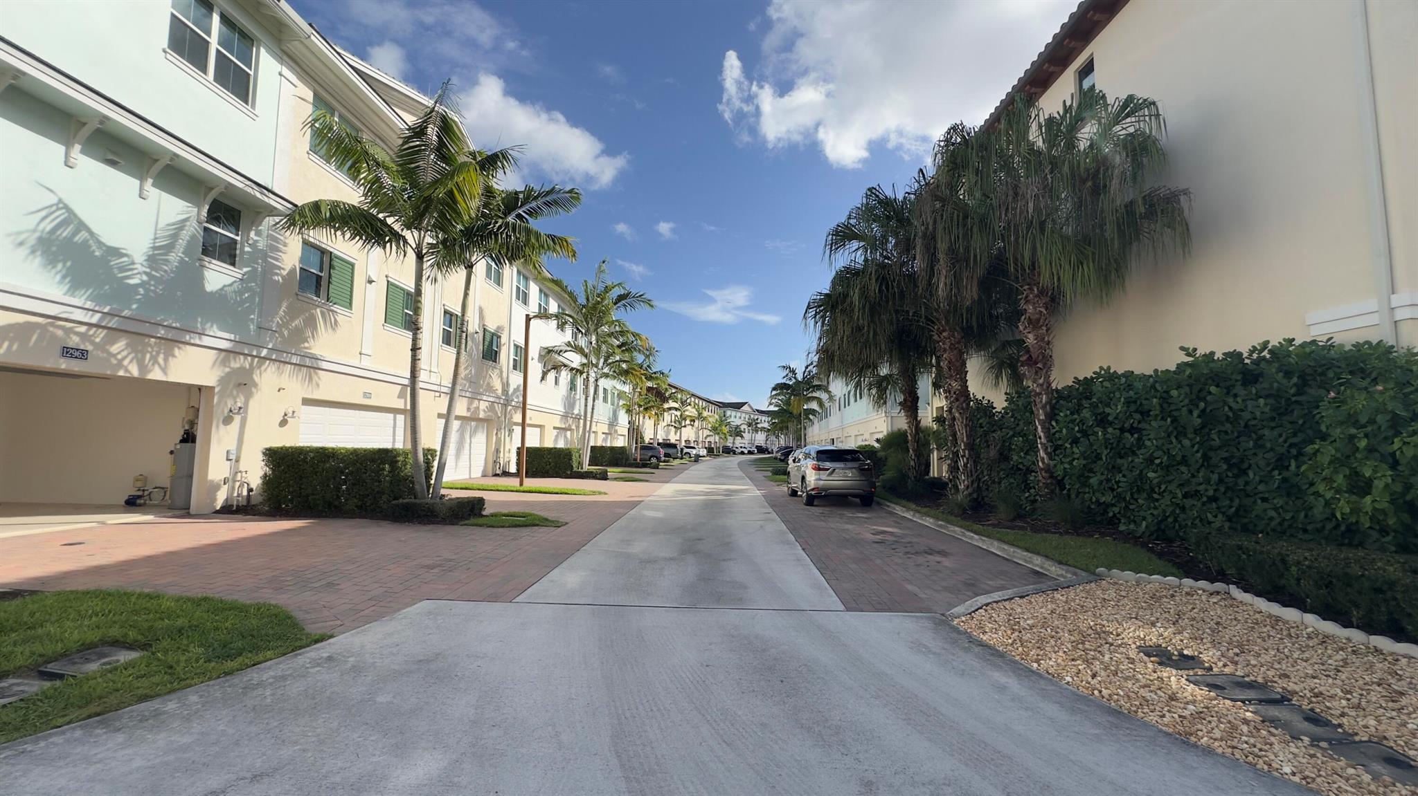 ALTON NEIGHBORHOOD - Residential Lease