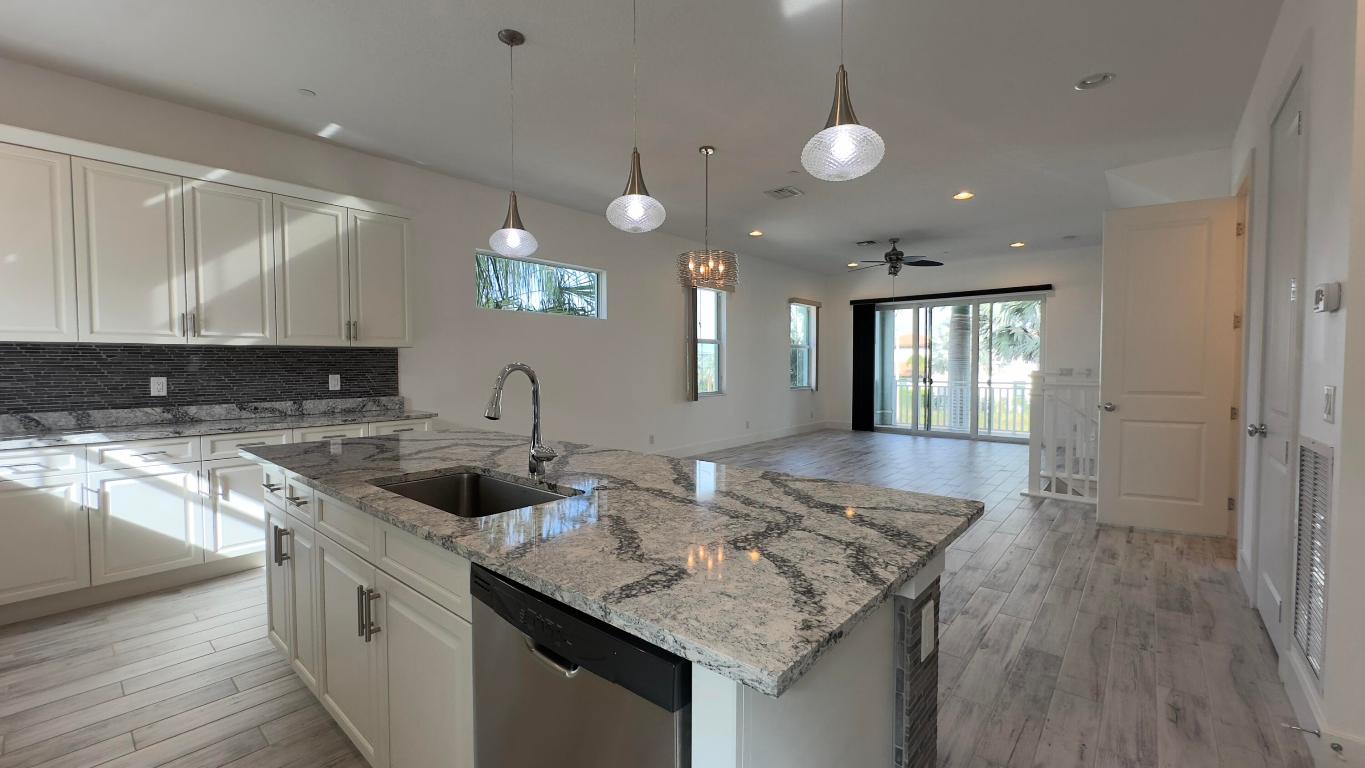 ALTON NEIGHBORHOOD - Residential Lease