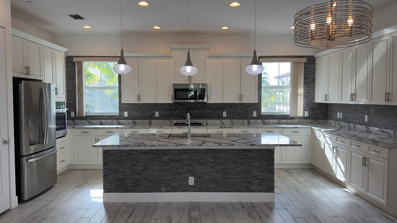 ALTON NEIGHBORHOOD - Residential Lease