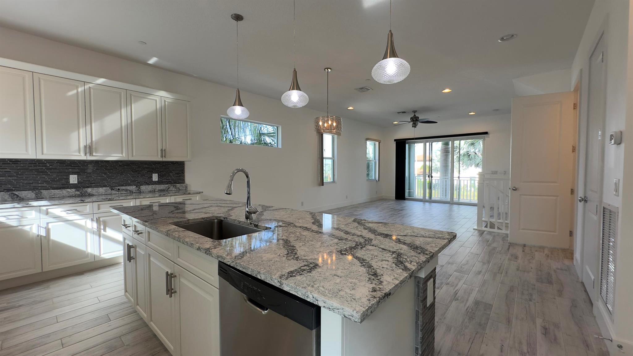 ALTON NEIGHBORHOOD - Residential Lease