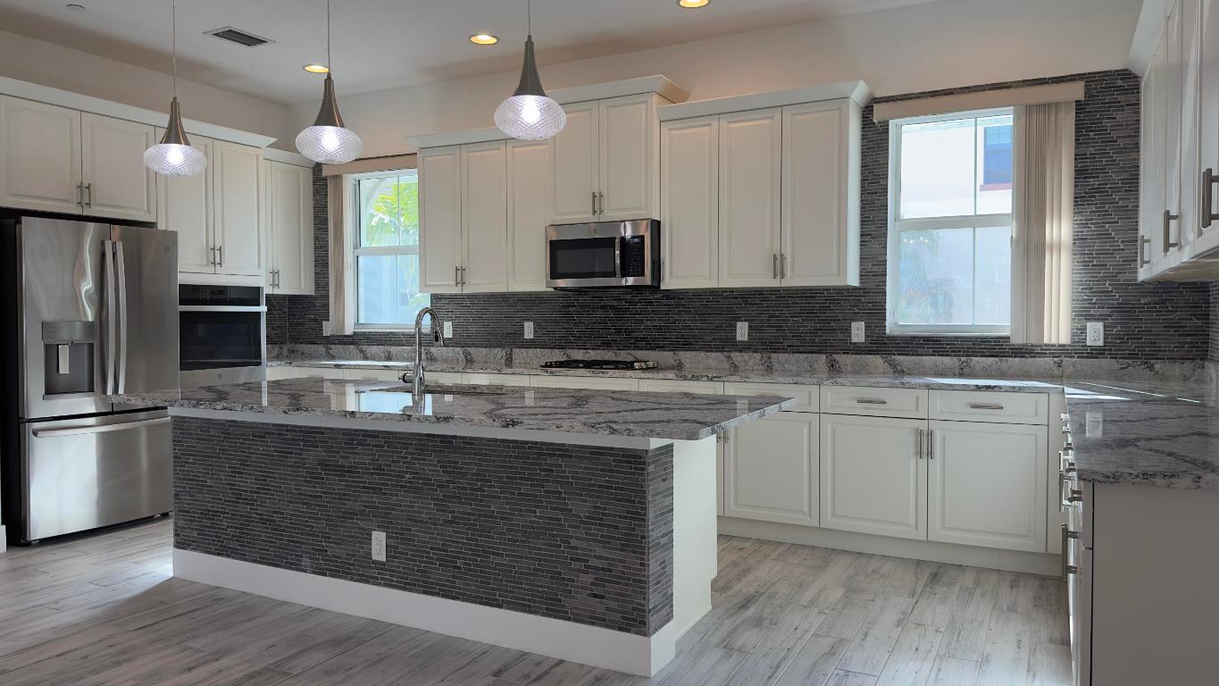 ALTON NEIGHBORHOOD - Residential Lease