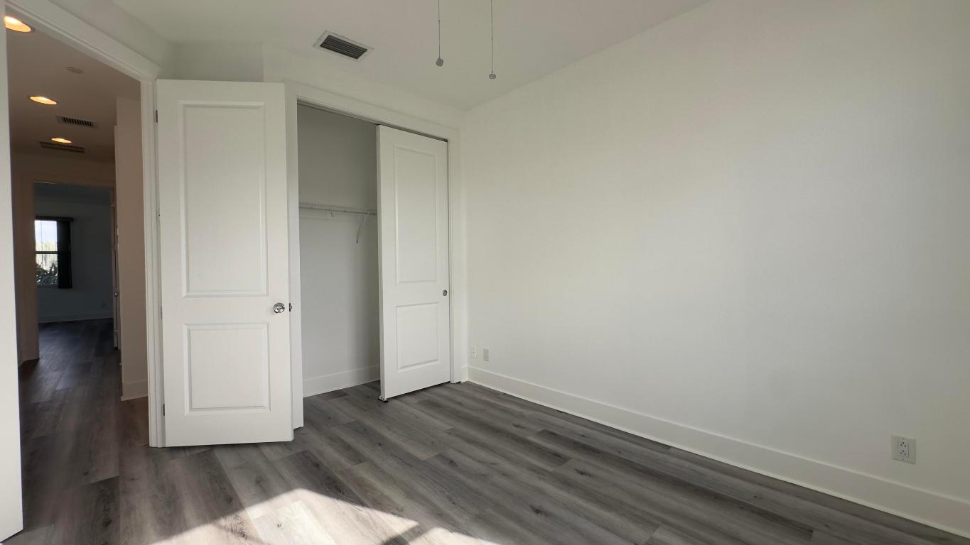 ALTON NEIGHBORHOOD - Residential Lease