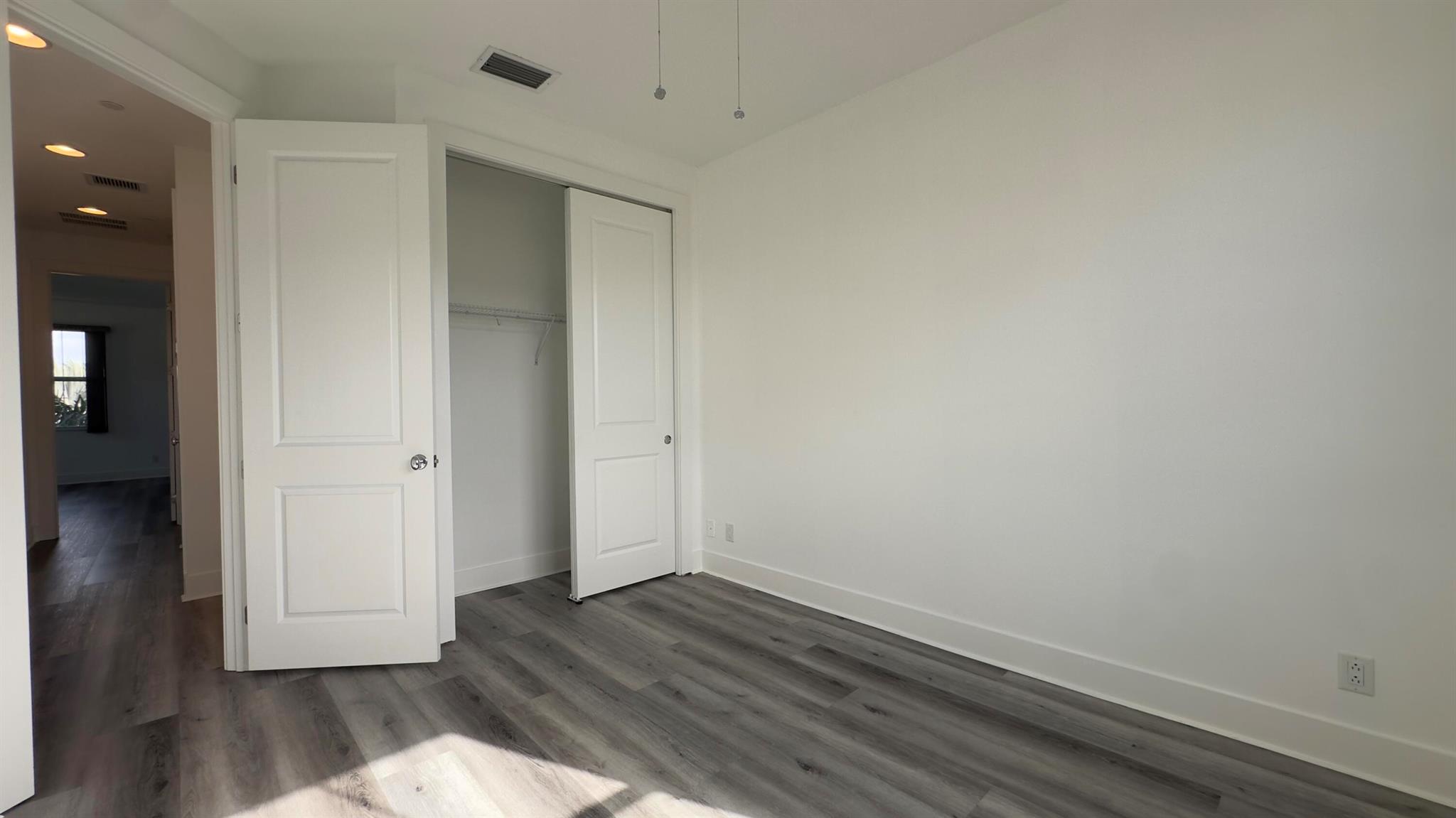 ALTON NEIGHBORHOOD - Residential Lease