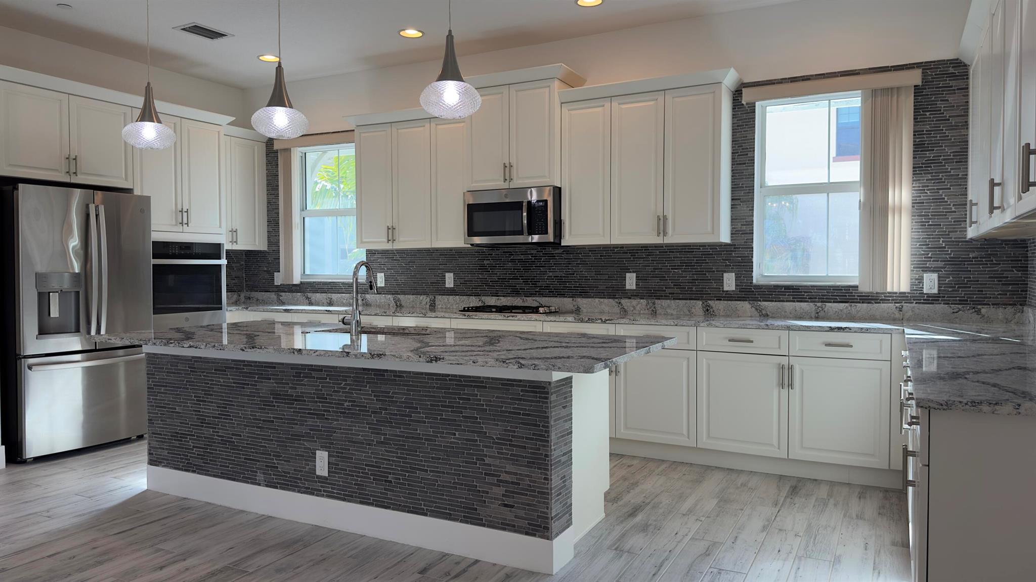 ALTON NEIGHBORHOOD - Residential Lease