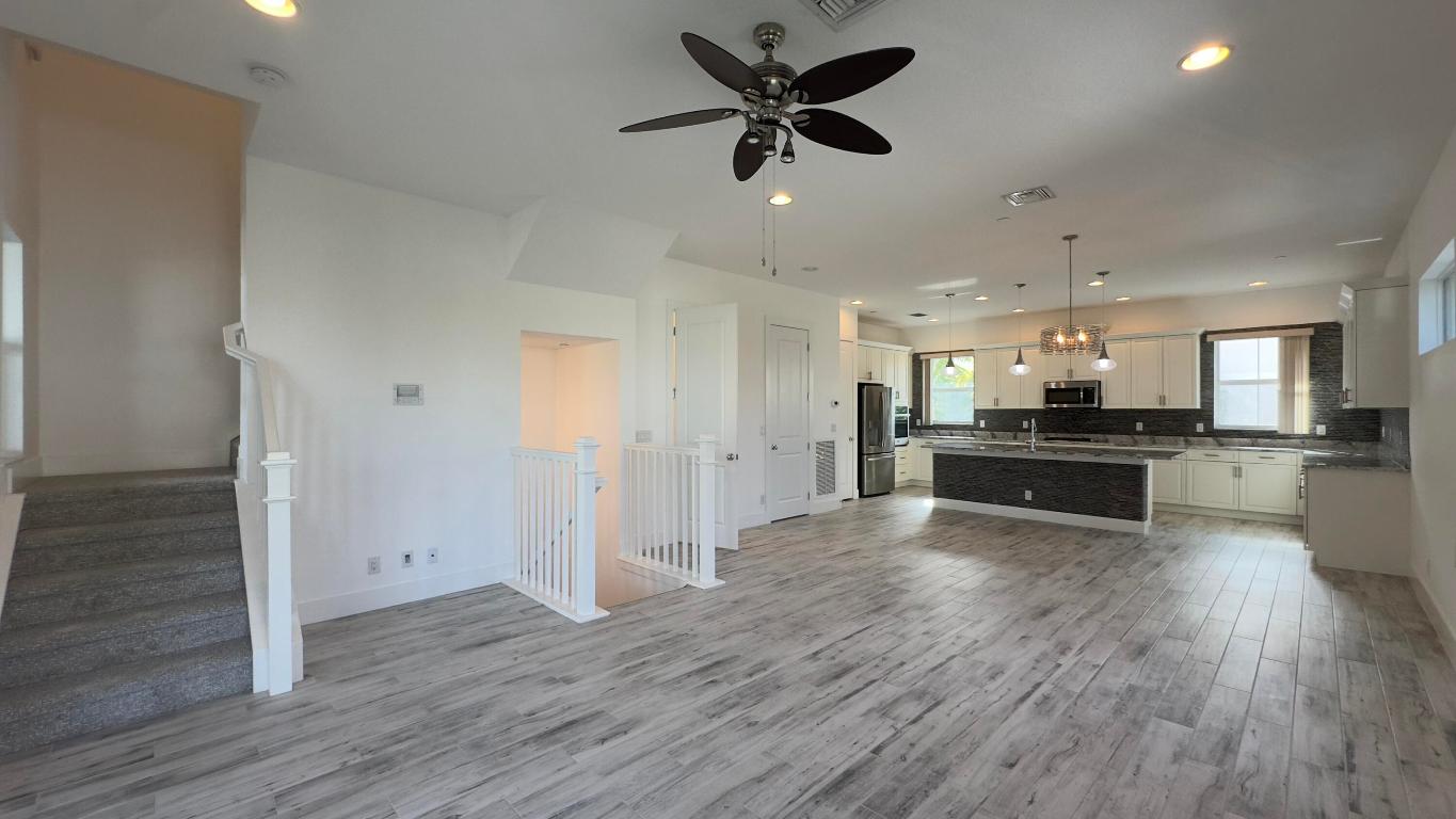 ALTON NEIGHBORHOOD - Residential Lease