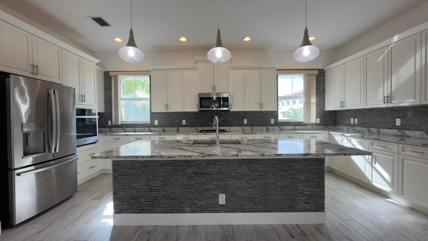 ALTON NEIGHBORHOOD - Residential Lease