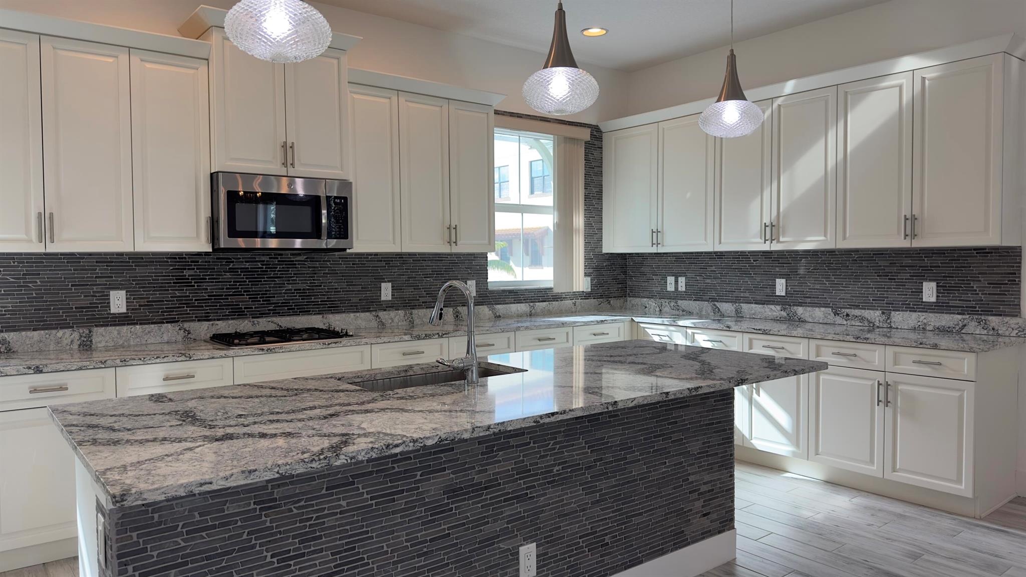 ALTON NEIGHBORHOOD - Residential Lease