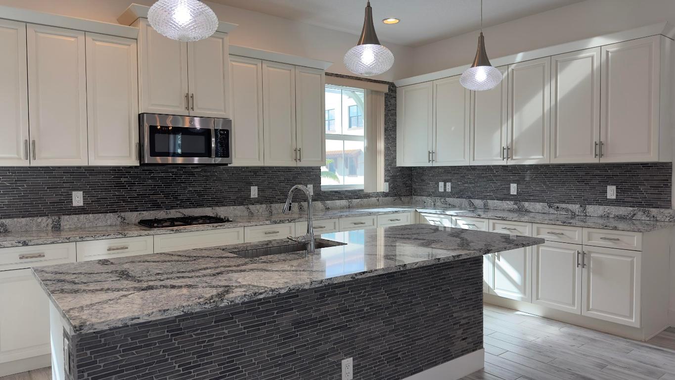 ALTON NEIGHBORHOOD - Residential Lease