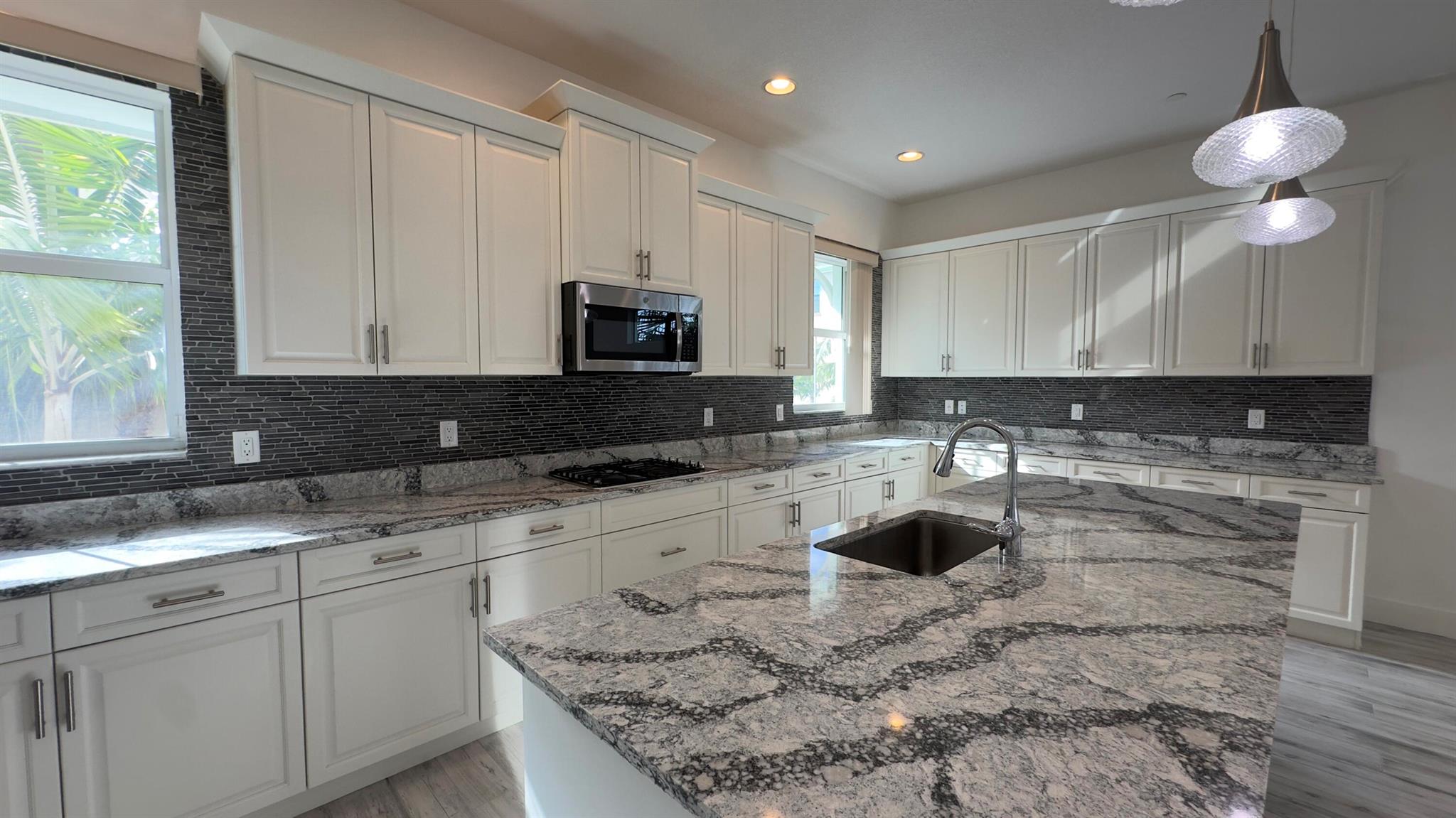 ALTON NEIGHBORHOOD - Residential Lease