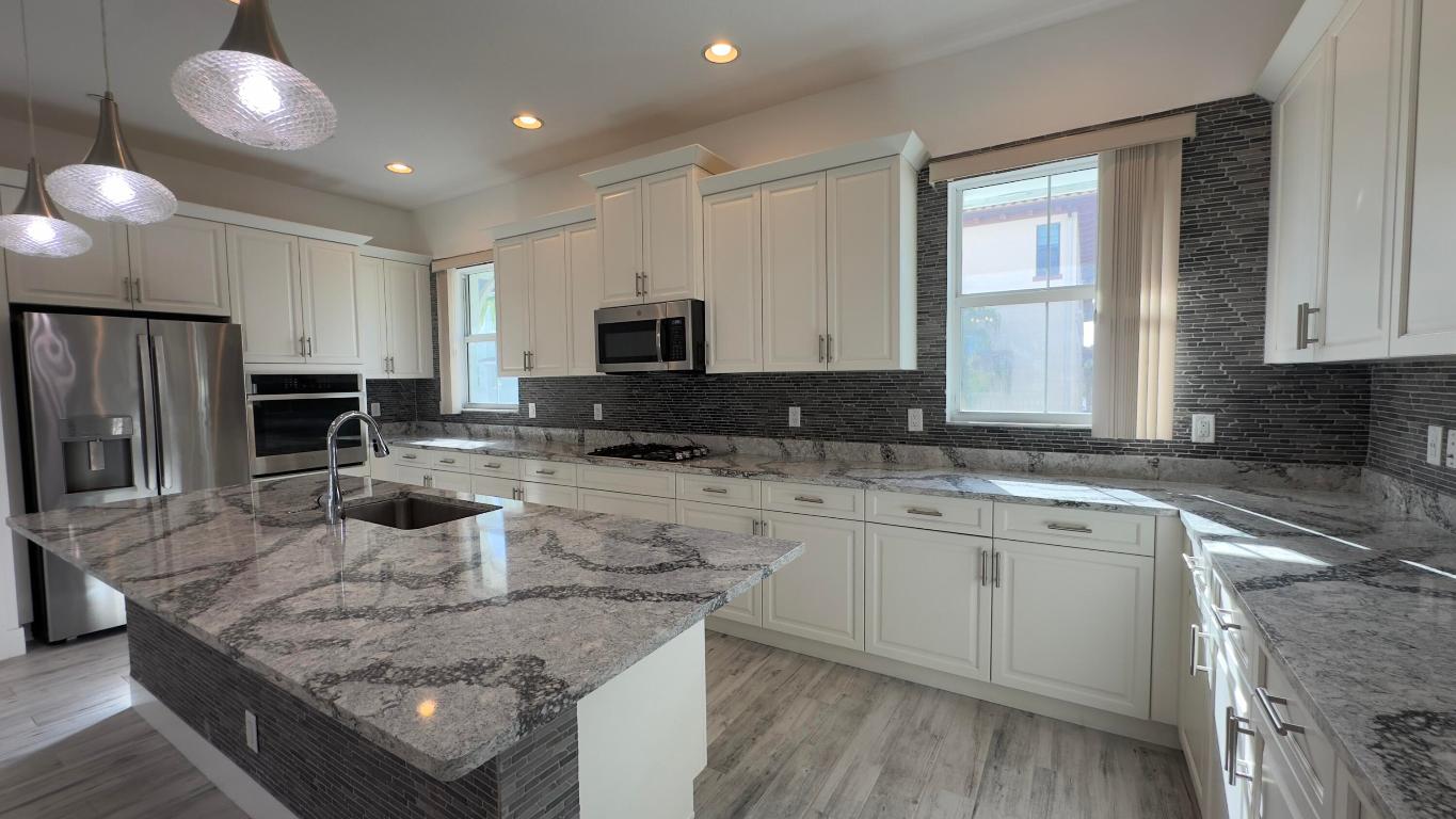 ALTON NEIGHBORHOOD - Residential Lease