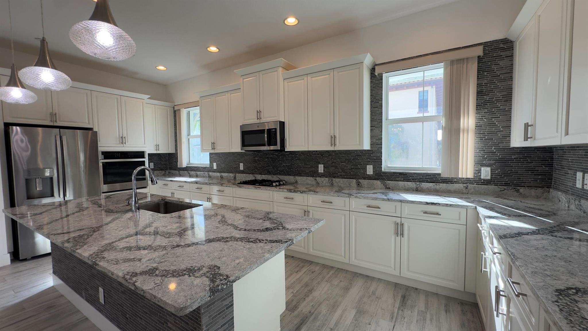 ALTON NEIGHBORHOOD - Residential Lease