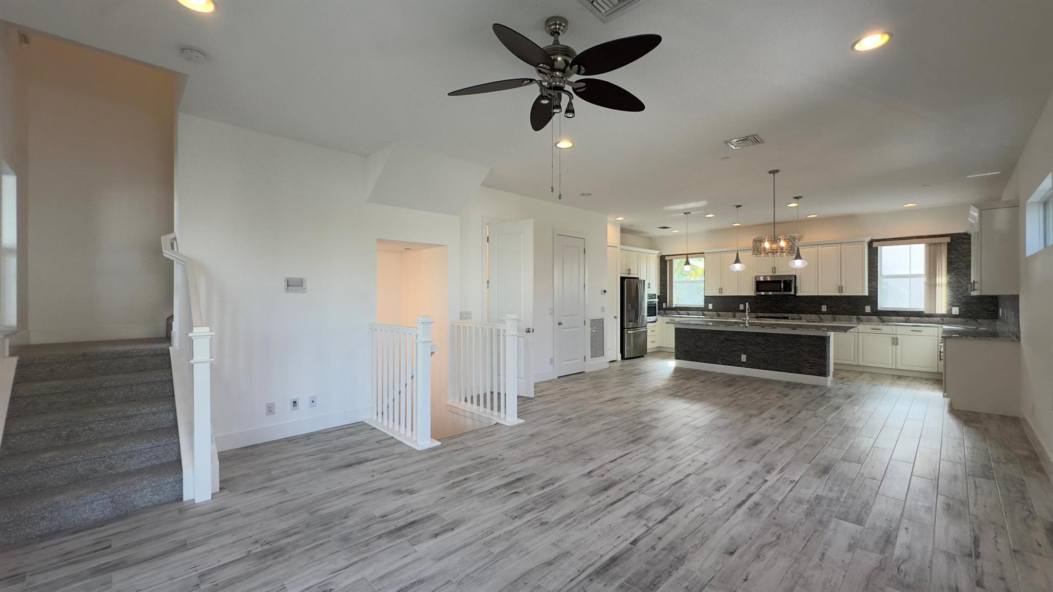 ALTON NEIGHBORHOOD - Residential Lease