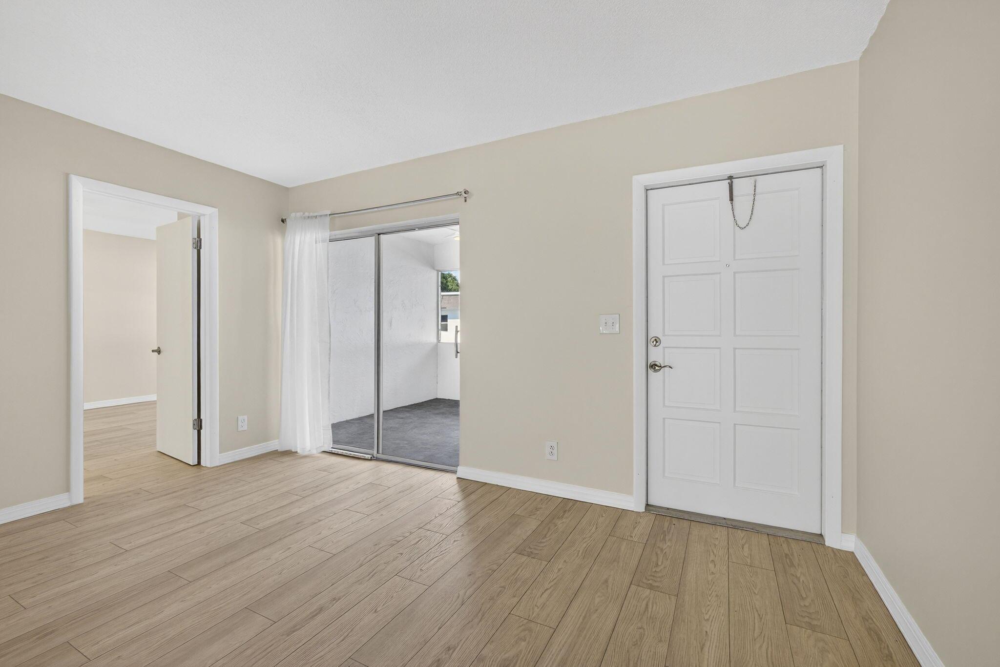 CENTURY - VILLAGE STRATFO - Residential