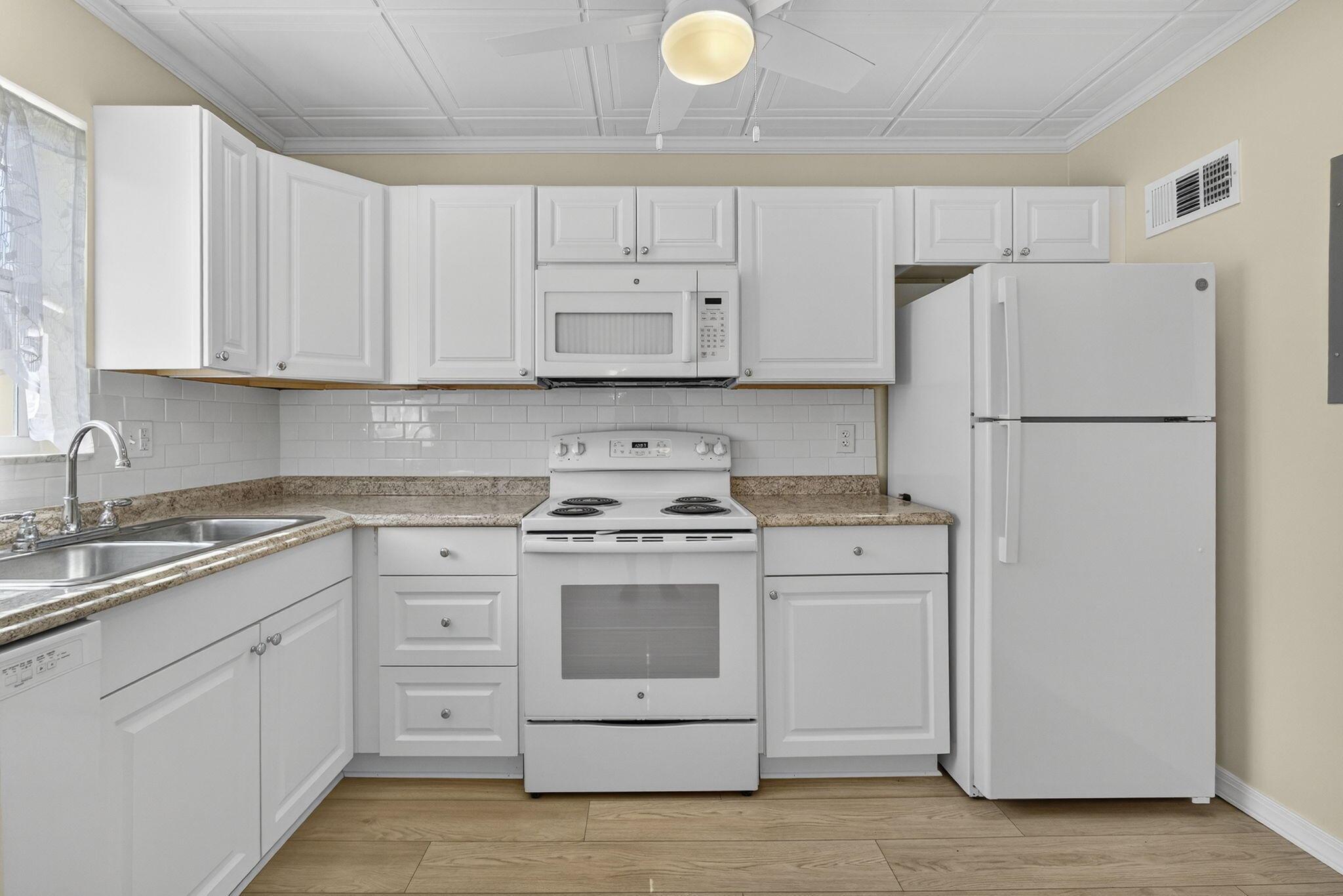 CENTURY - VILLAGE STRATFO - Residential