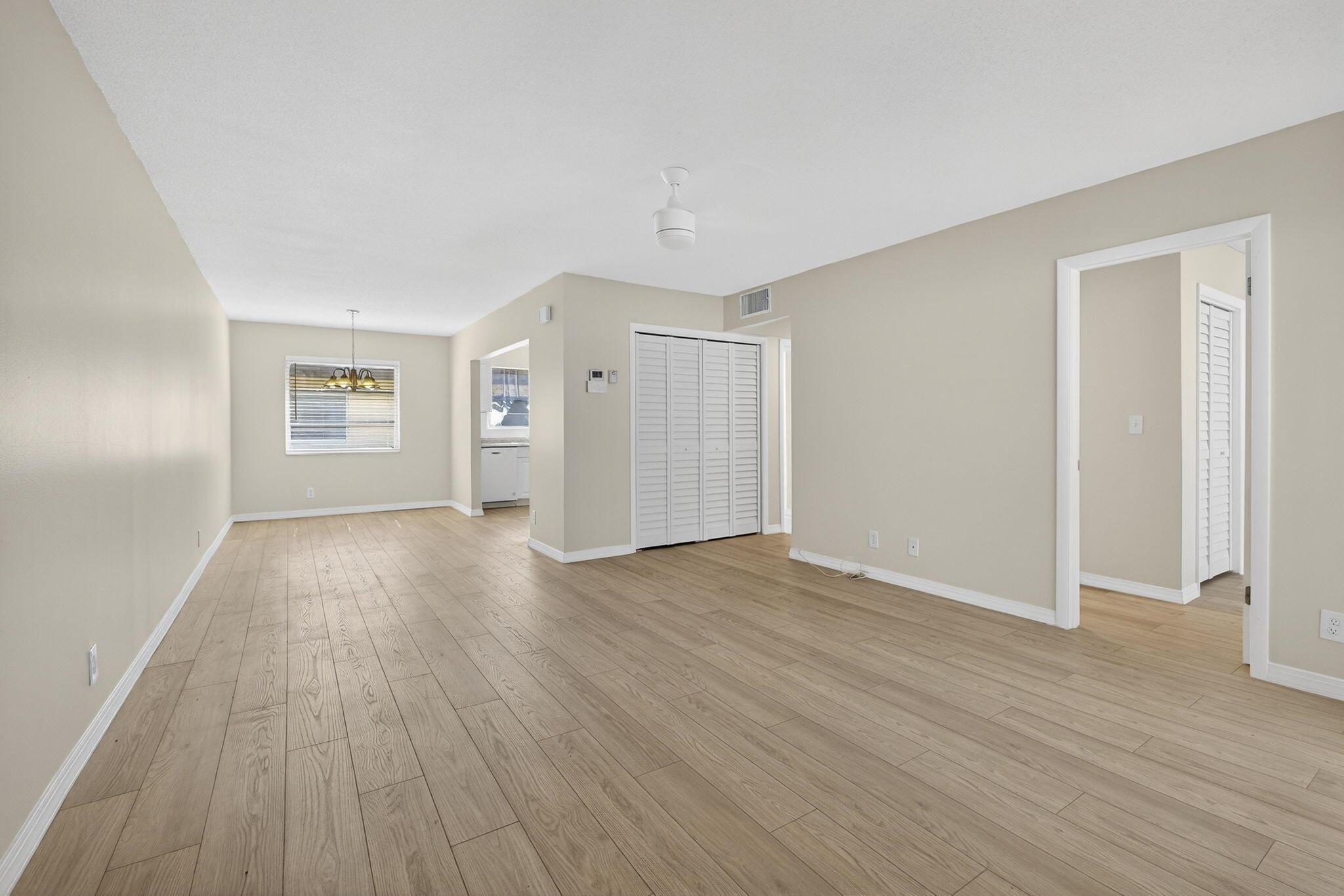 CENTURY - VILLAGE STRATFO - Residential