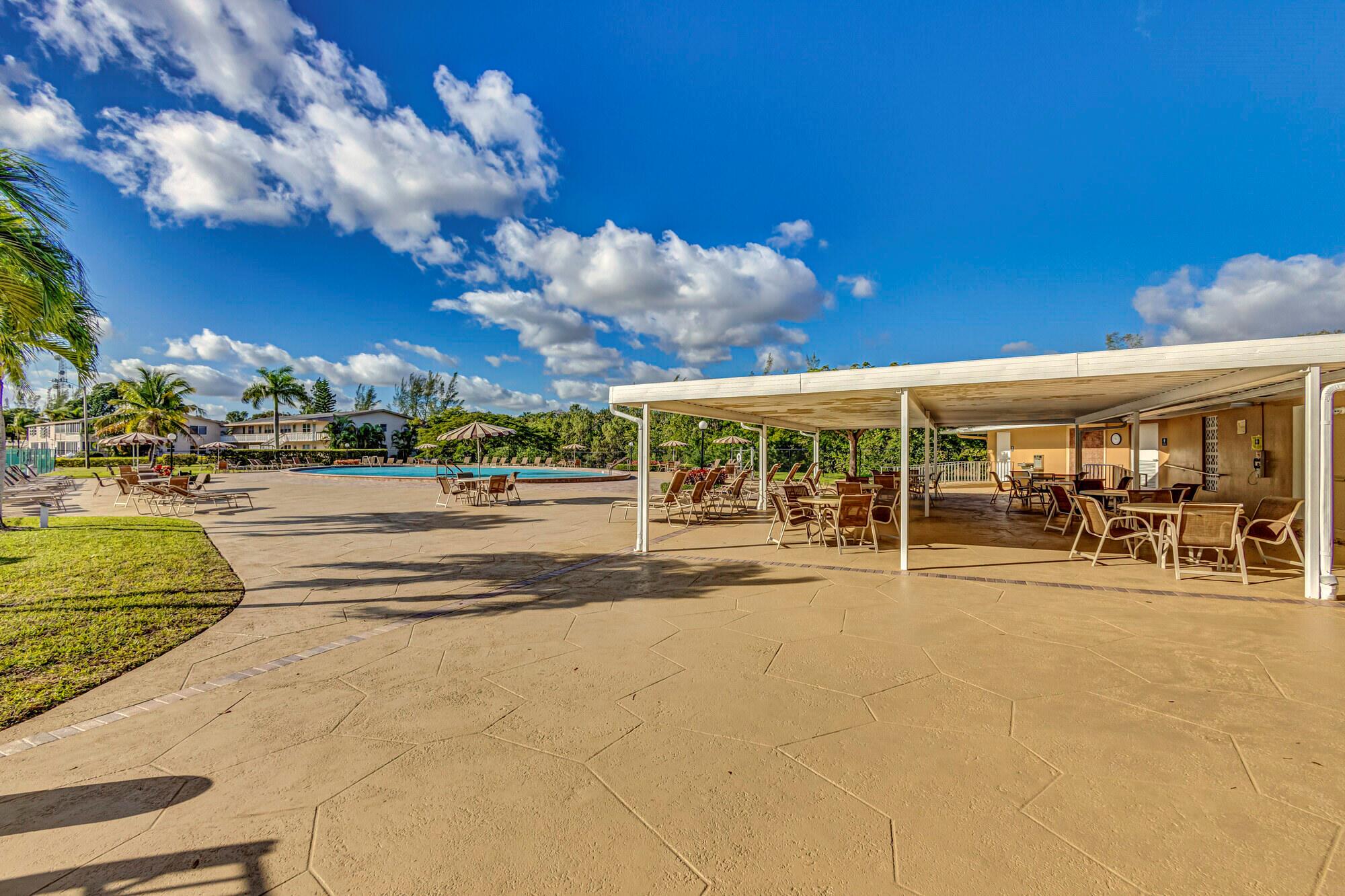 CENTURY - VILLAGE STRATFO - Residential