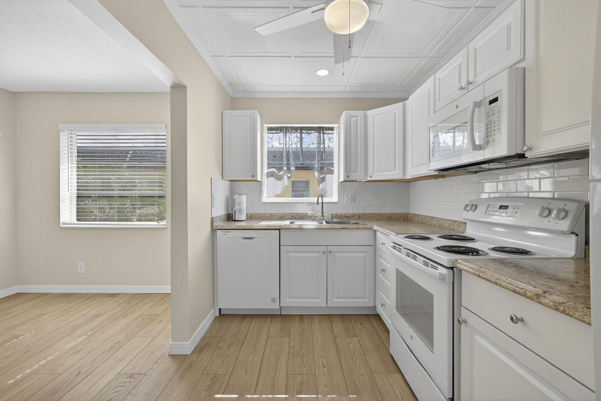 CENTURY - VILLAGE STRATFO - Residential