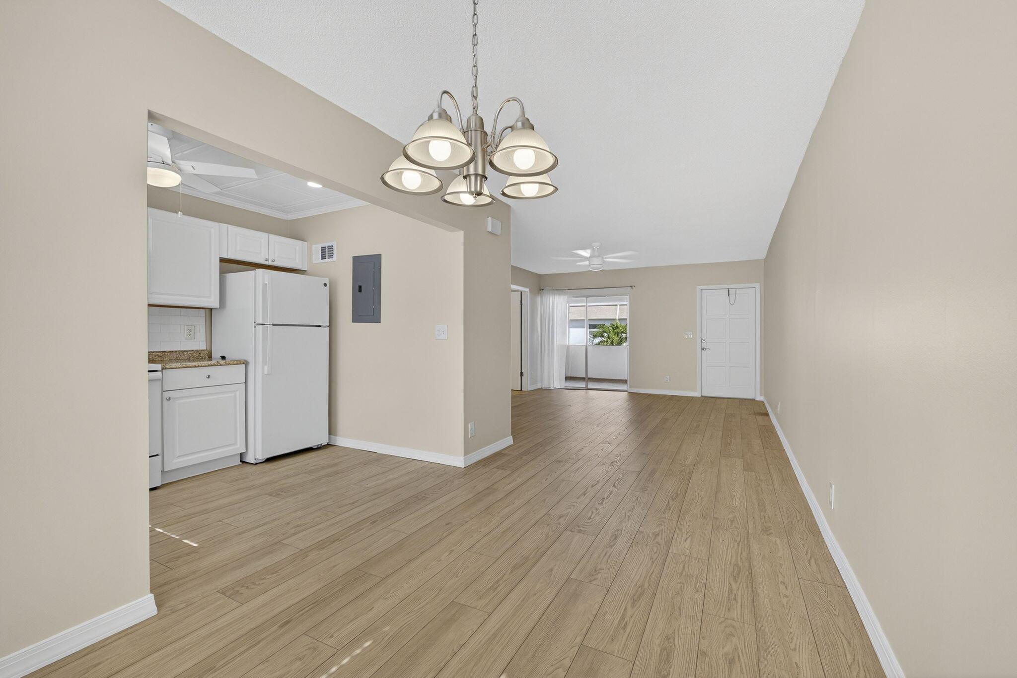 CENTURY - VILLAGE STRATFO - Residential