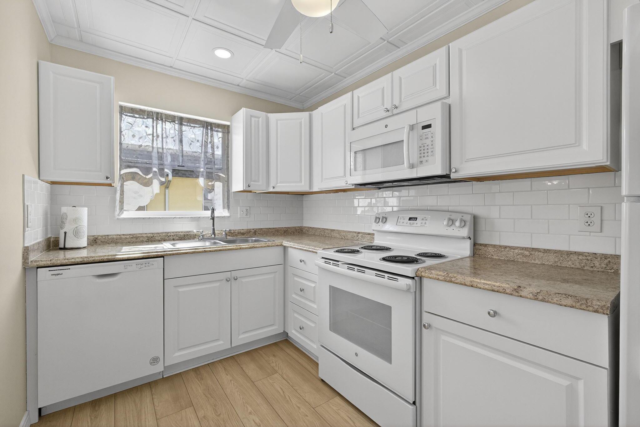 CENTURY - VILLAGE STRATFO - Residential