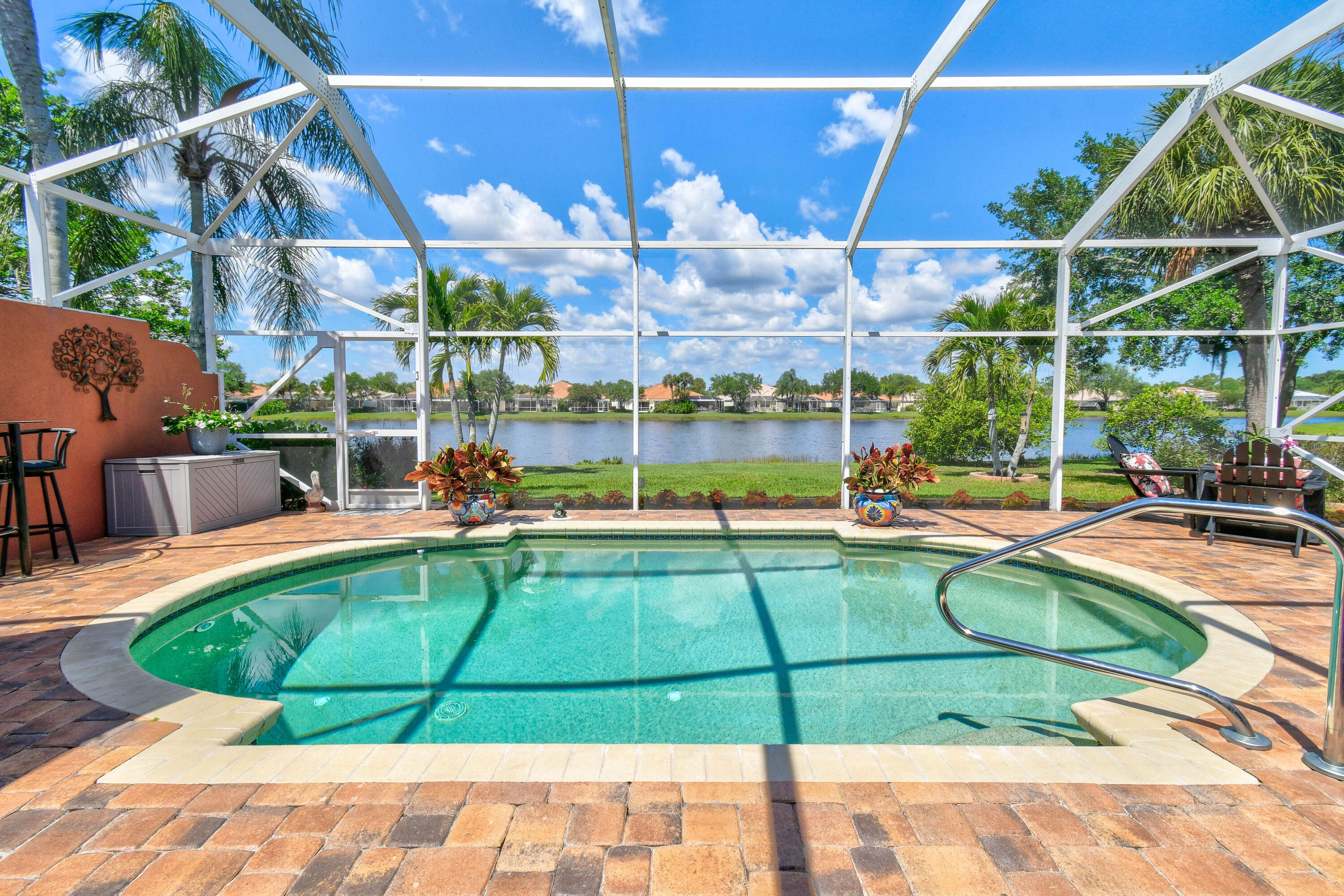 DOUBLE TREE - Residential