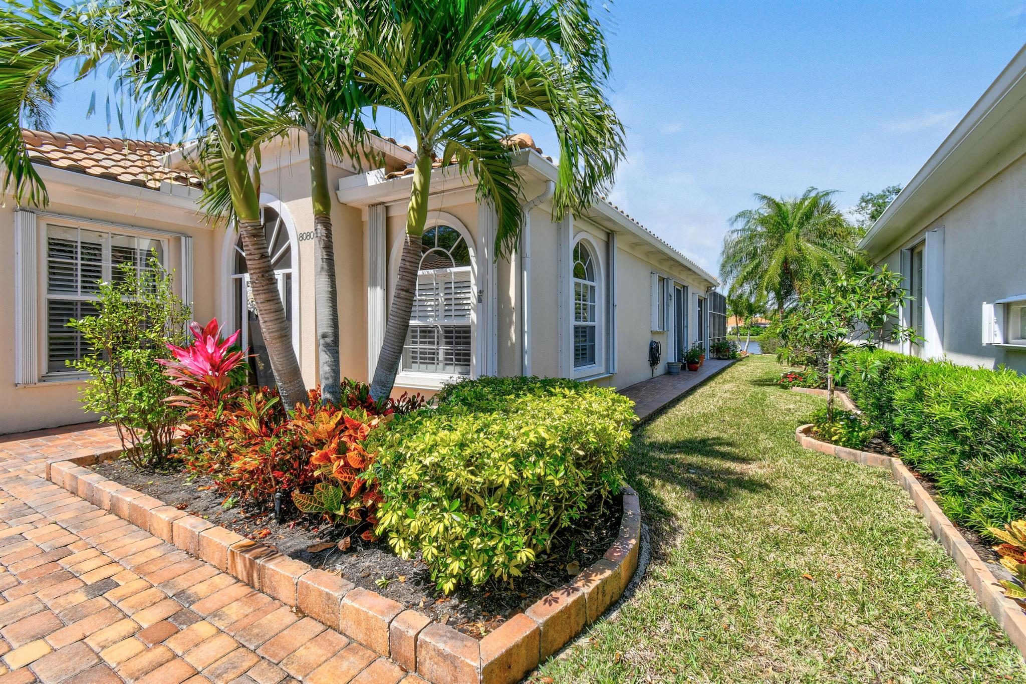 DOUBLE TREE - Residential