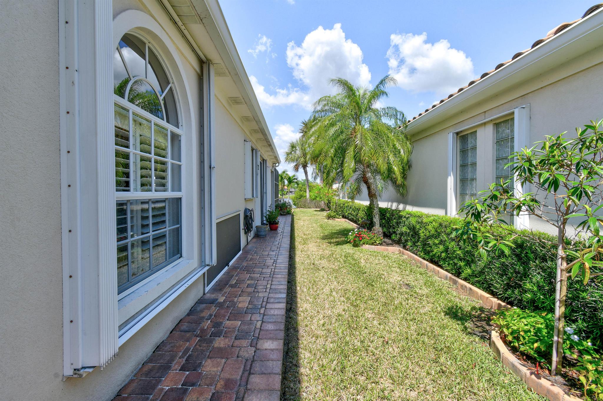 DOUBLE TREE - Residential