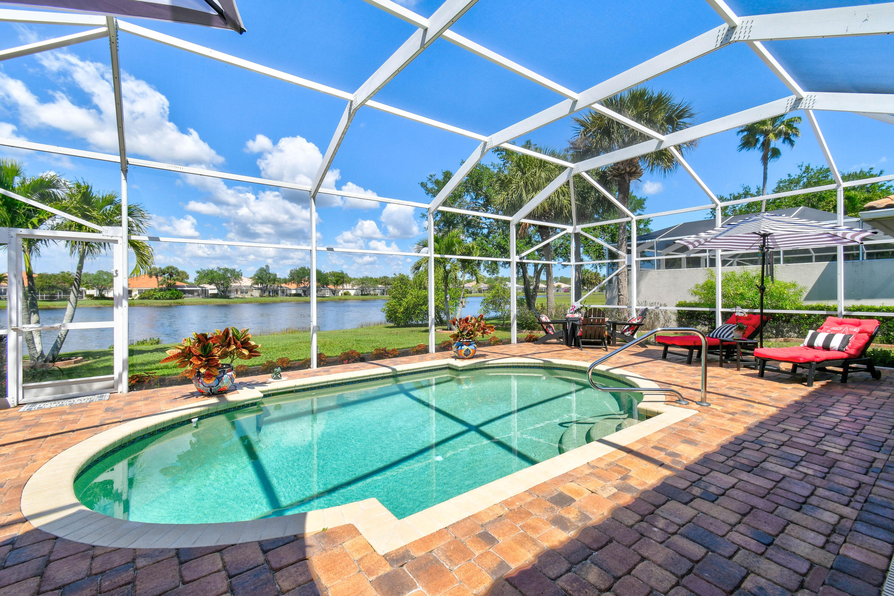 DOUBLE TREE - Residential