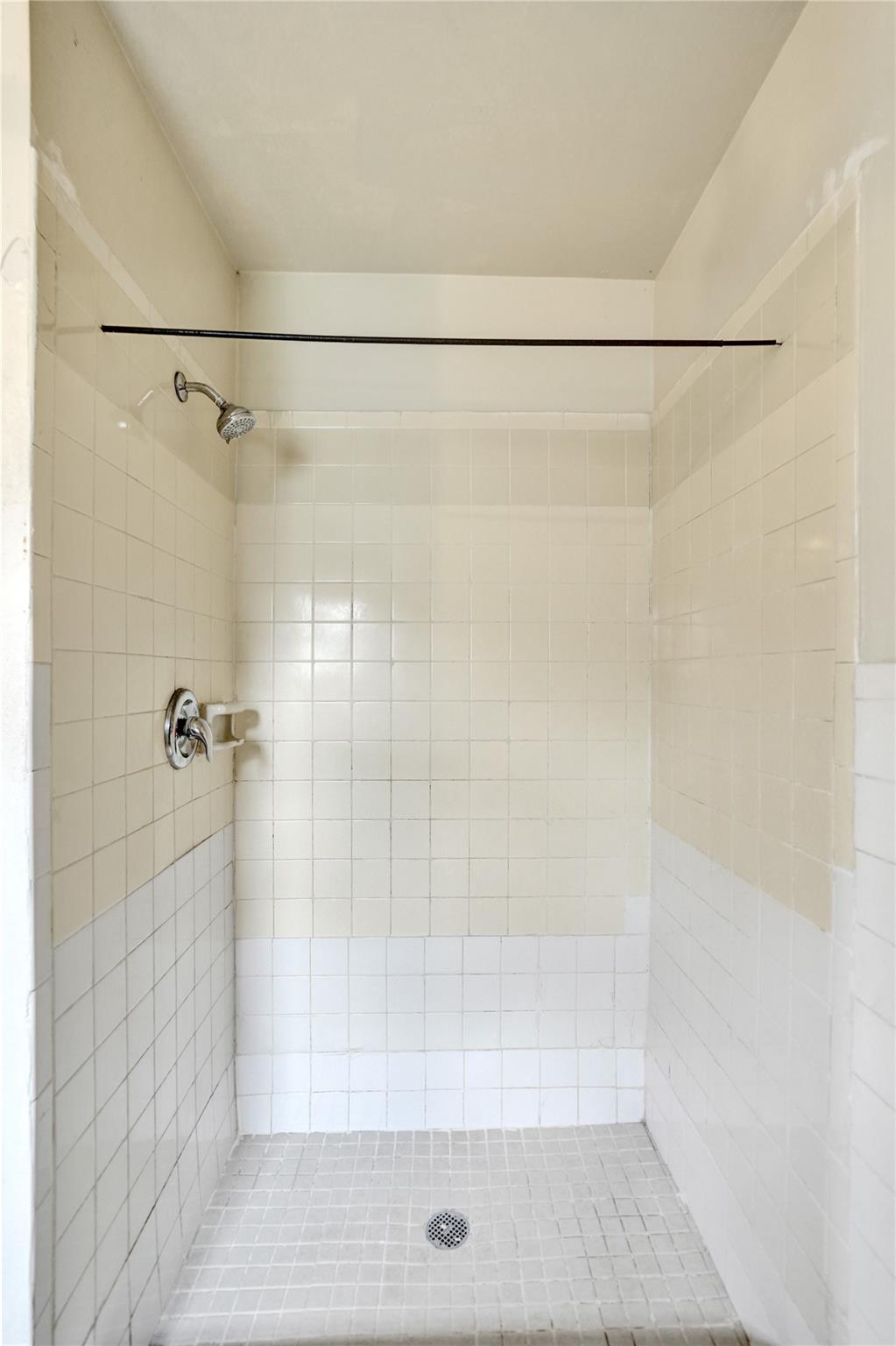 Lauderdale Manors Add 30- - Residential Lease