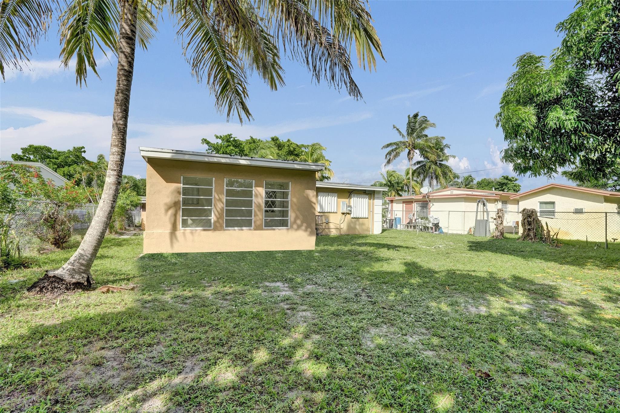 Lauderdale Manors Add 30- - Residential Lease