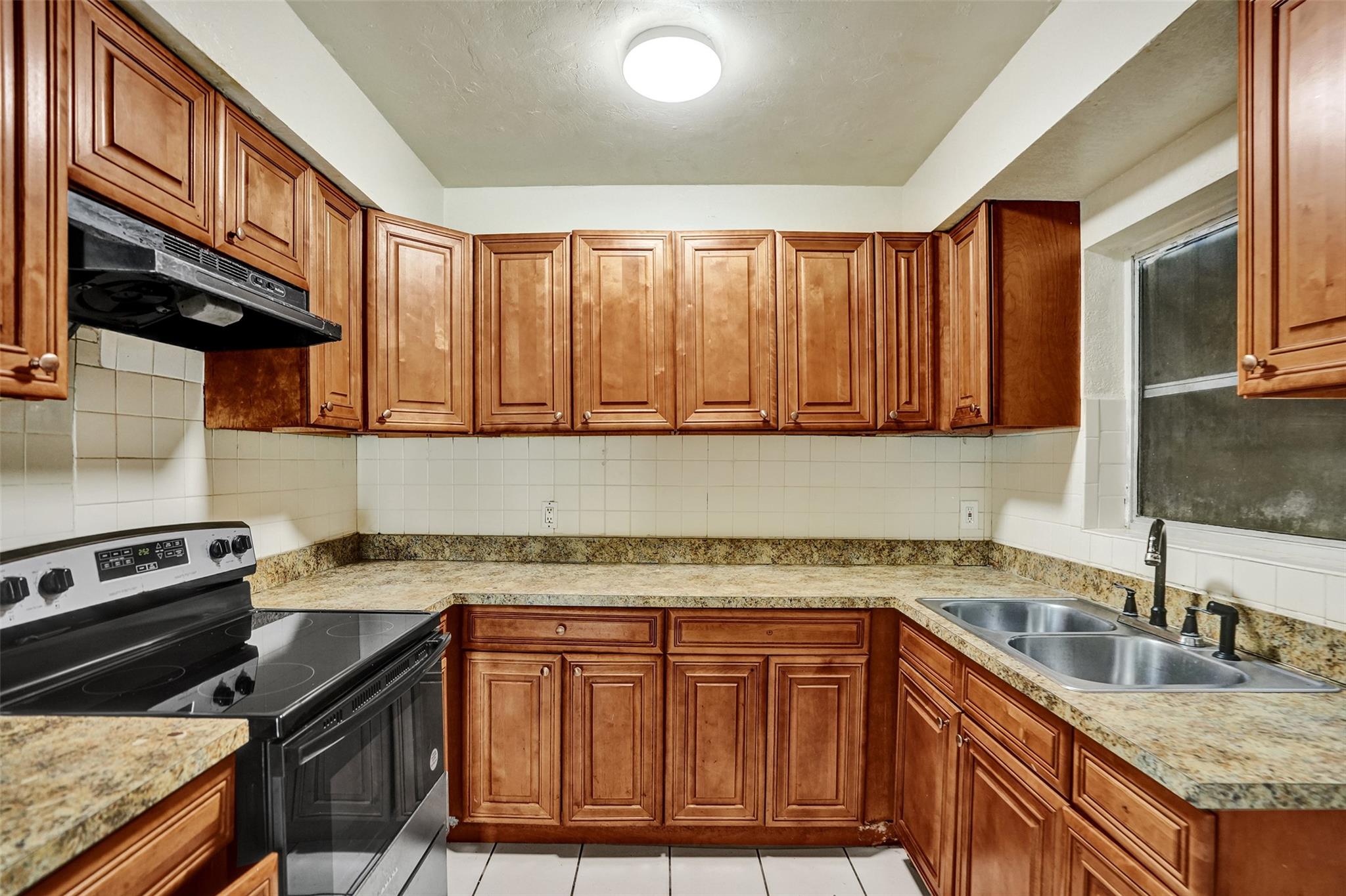 Lauderdale Manors Add 30- - Residential Lease