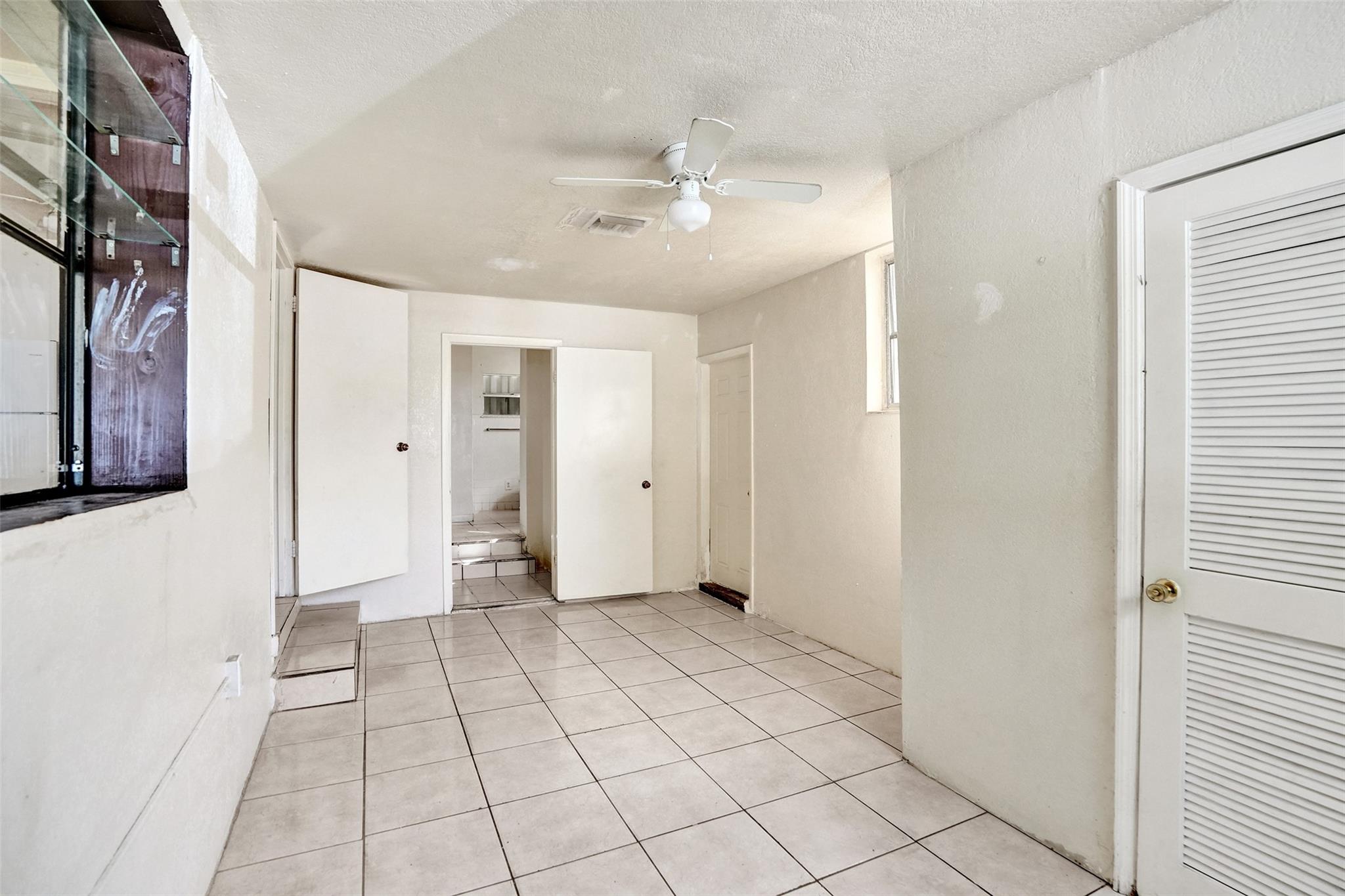 Lauderdale Manors Add 30- - Residential Lease