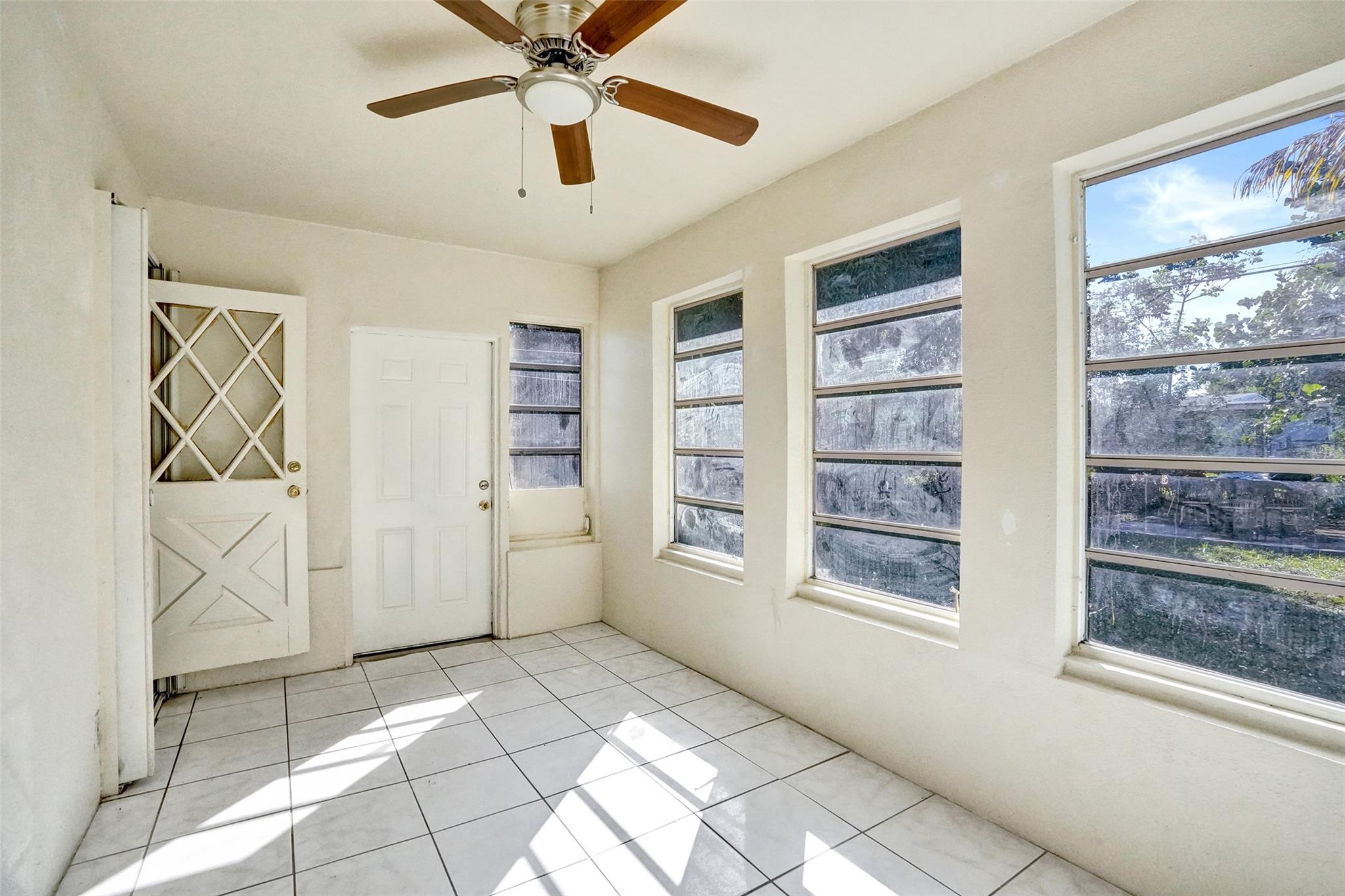 Lauderdale Manors Add 30- - Residential Lease